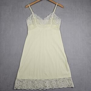 VTG Vassarette Slip Dress Sz 34 Hollywood Munsingwear Lace Yellow Fairy Babydoll